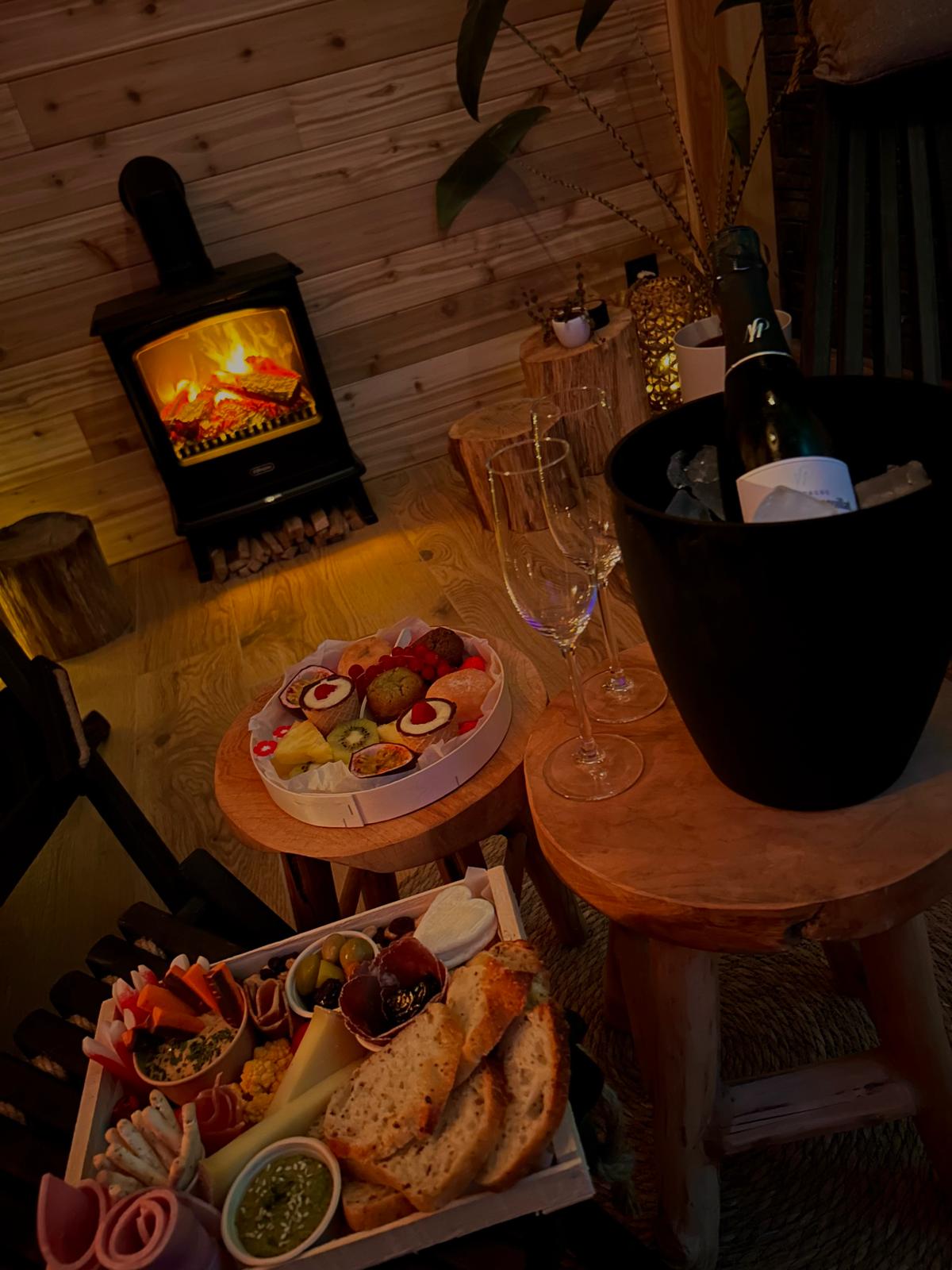 La Table Nordique - Planches gourmandes et champagne au coin du feu